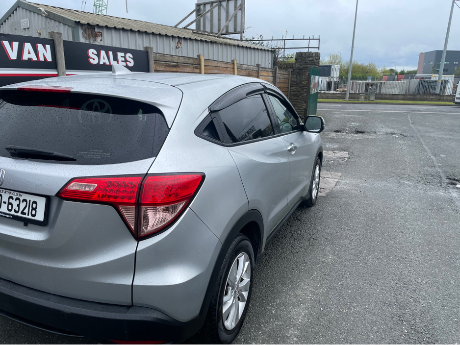 2015 Honda Vezel - image 4