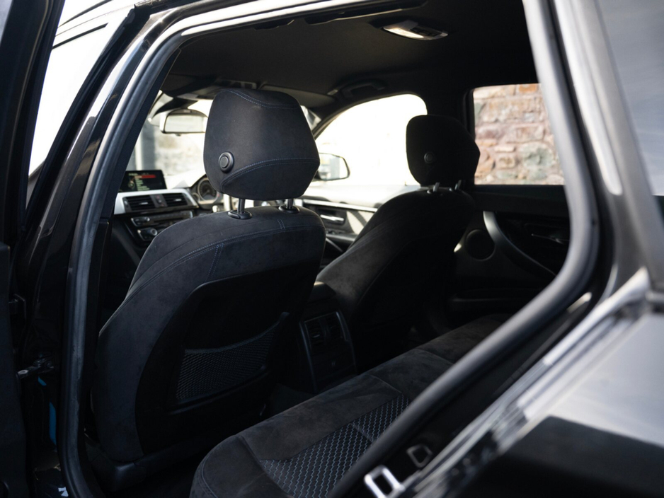 2015 BMW 3 Series - image 30