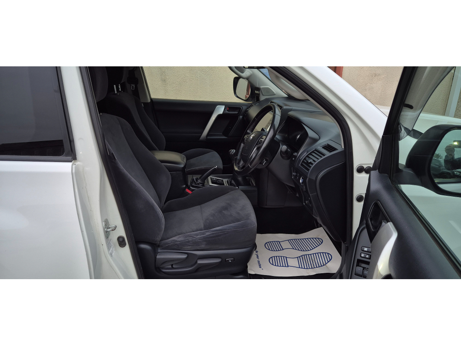 2021 Toyota Landcruiser - image 6