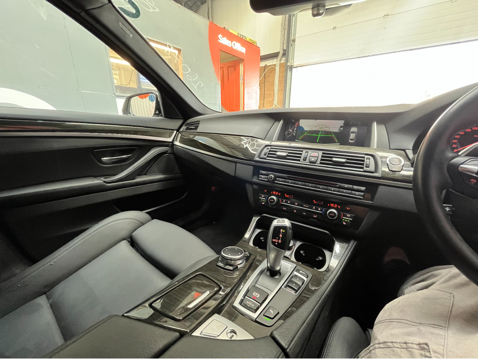 2017 BMW 5 Series - image 23