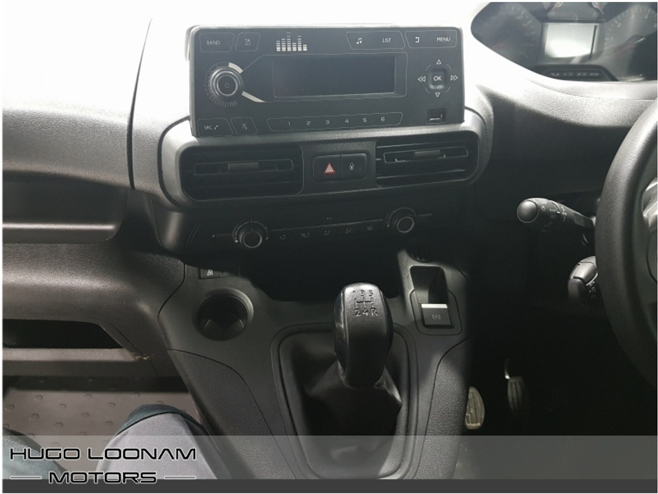 2021 Peugeot Partner - image 12