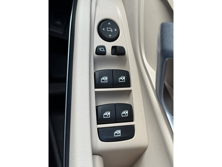 2022 BMW 3 Series - image 29