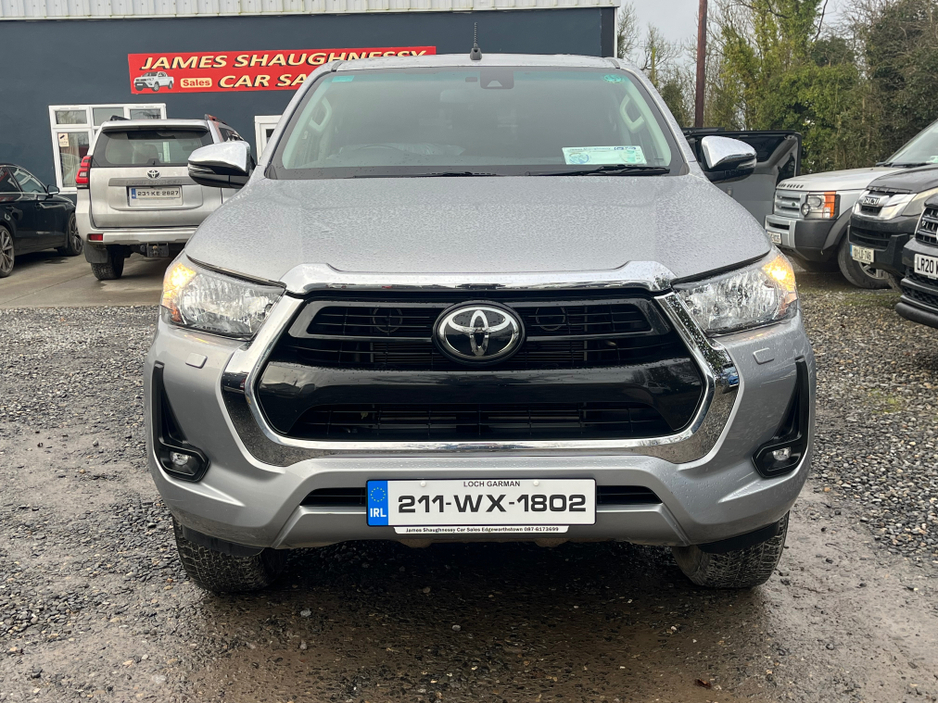 2021 Toyota Hilux - image 2