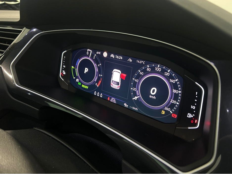 2023 Volkswagen Tiguan - image 15