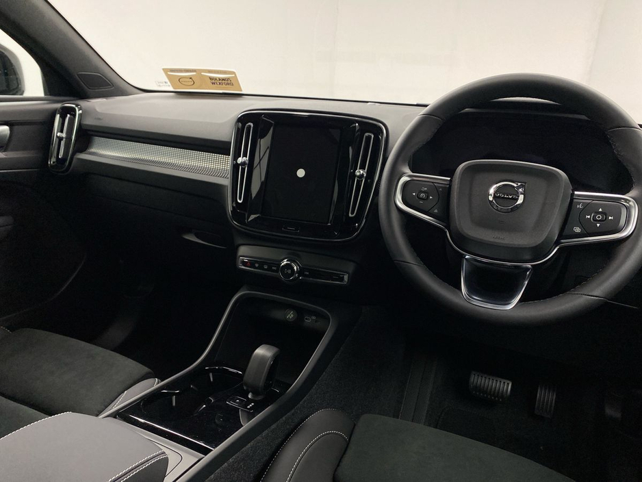 2026 Volvo EC40 - image 9