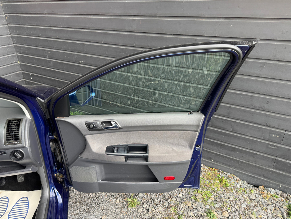 2008 Volkswagen Polo - image 15