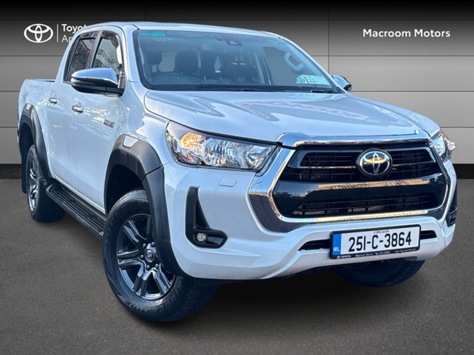 2025 Toyota Hilux FRESH SELECTION OF TRADE-INS HILUX 2.8 SR5 DOUBLE CAB €47,000