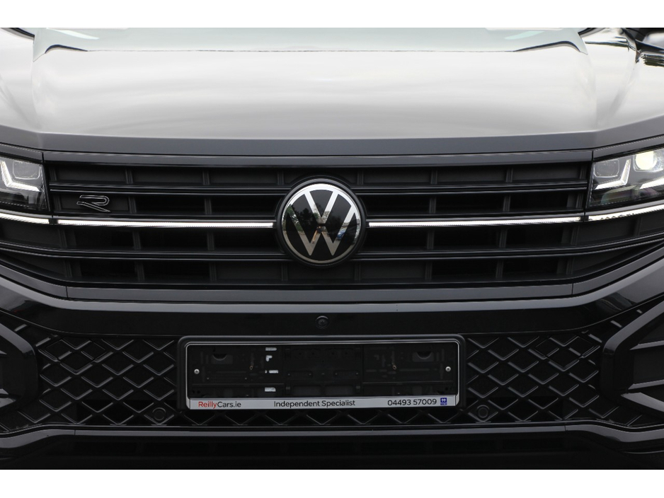 2025 Volkswagen Touareg - image 25