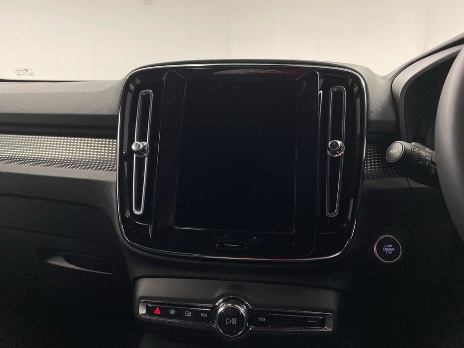 2026 Volvo XC40 - image 12