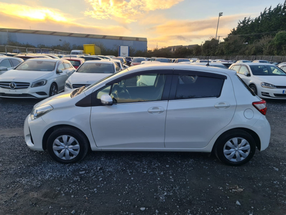 2019 Toyota Vitz - image 4