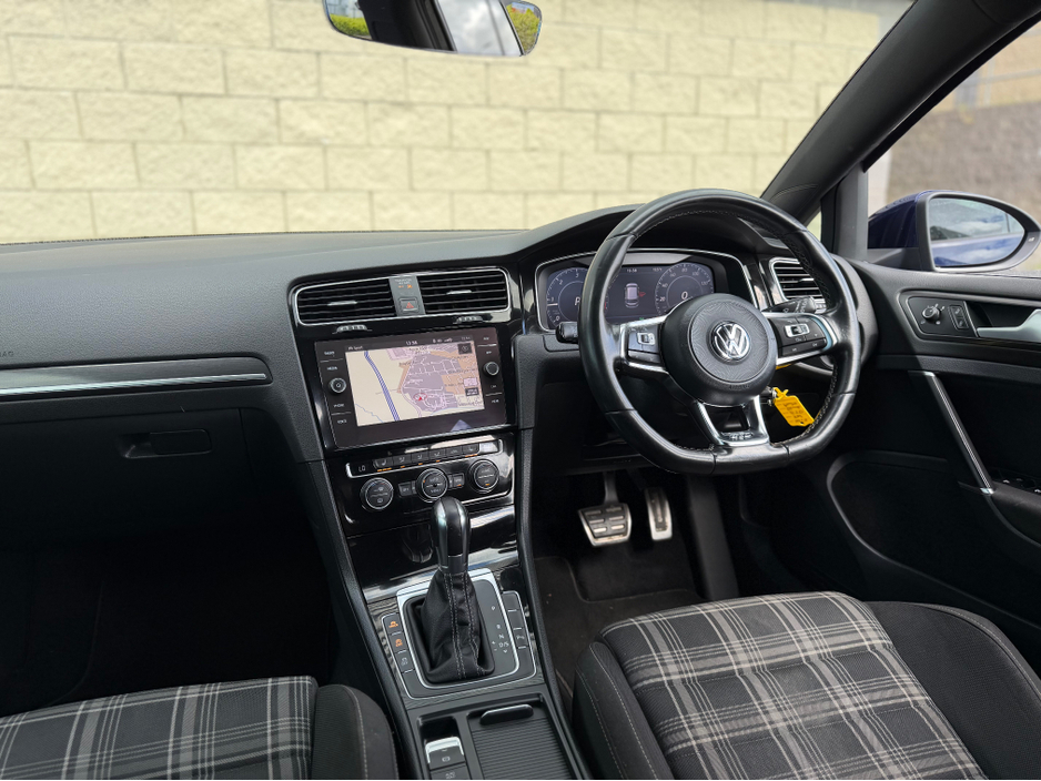 2017 Volkswagen Golf - image 12