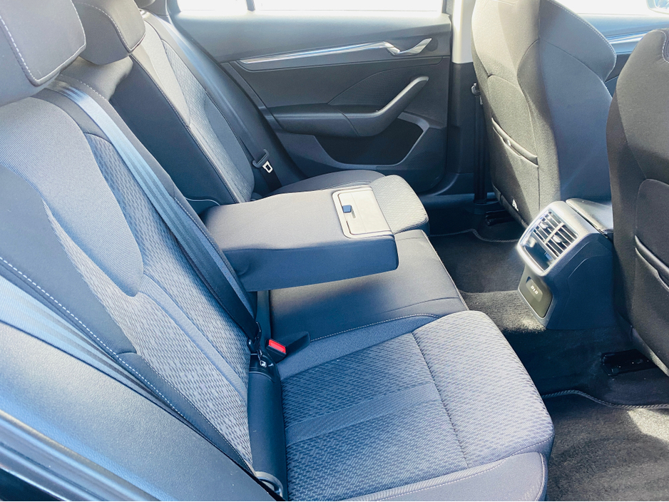 2021 Skoda Octavia - image 27