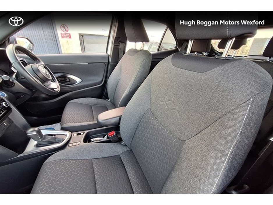 2023 Toyota Yaris Cross - image 16