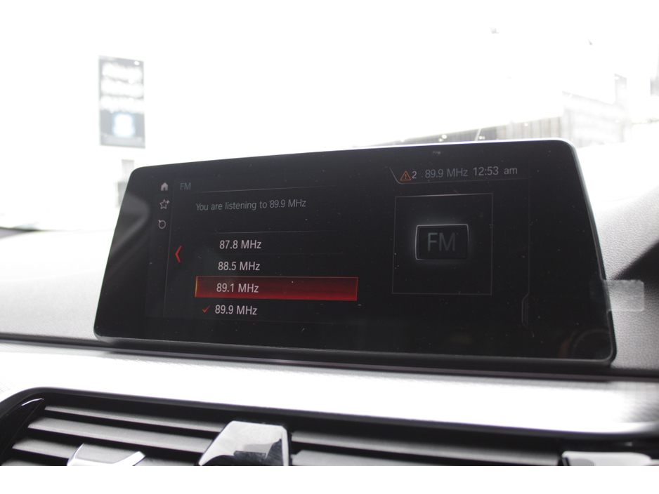 2020 BMW 5 Series - image 13