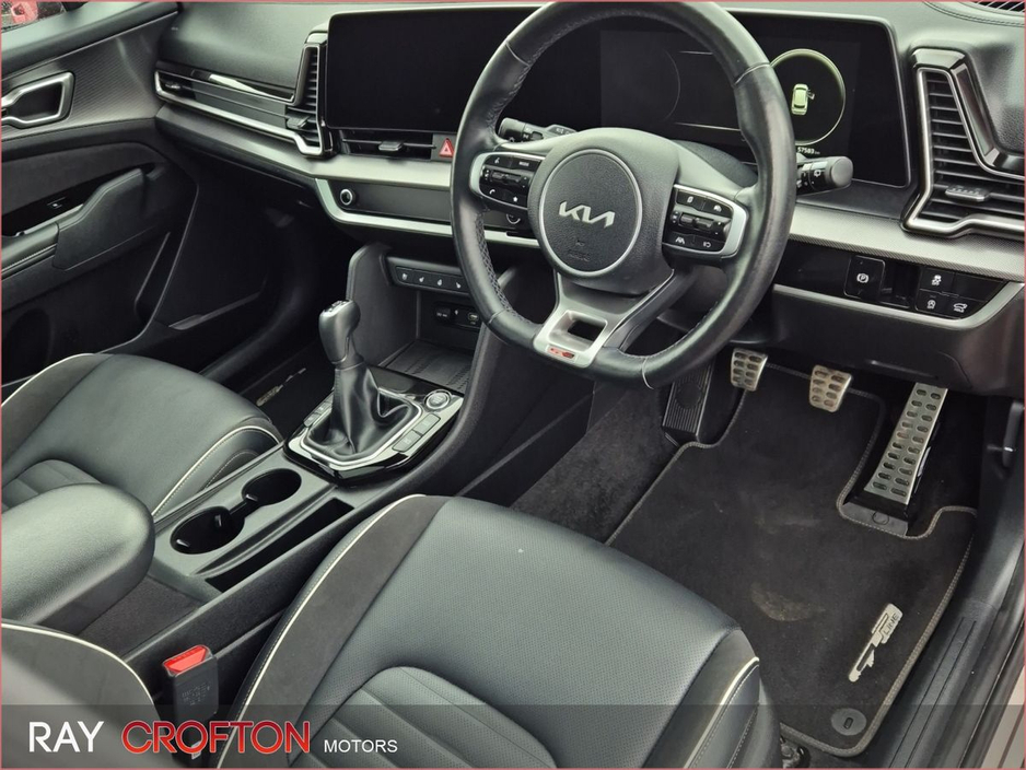 2023 Kia Sportage - image 2