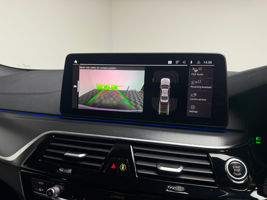 2021 BMW 5 Series - image 18