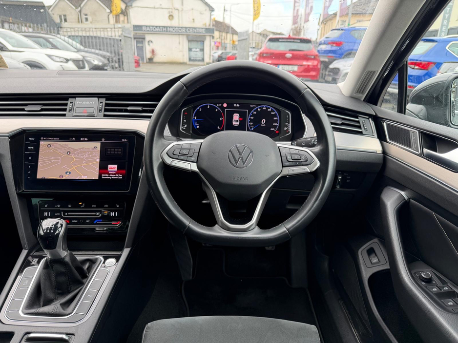 2021 Volkswagen Passat - image 9