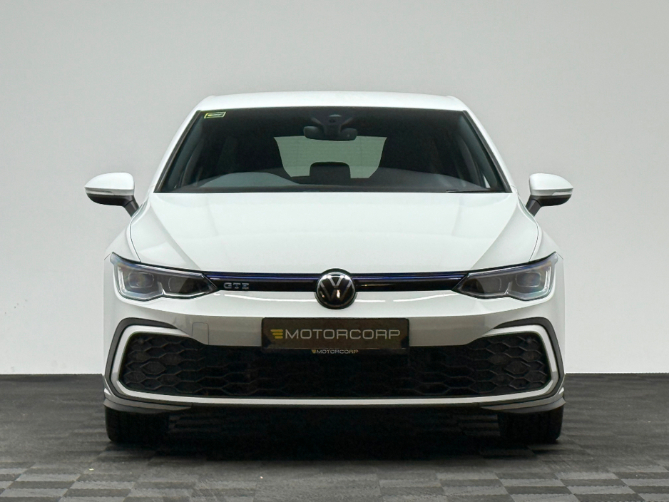 2024 Volkswagen Golf - image 2