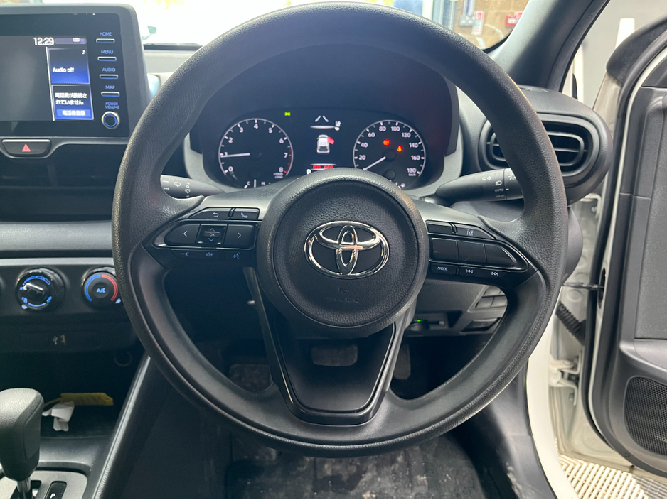 2021 Toyota Yaris - image 7