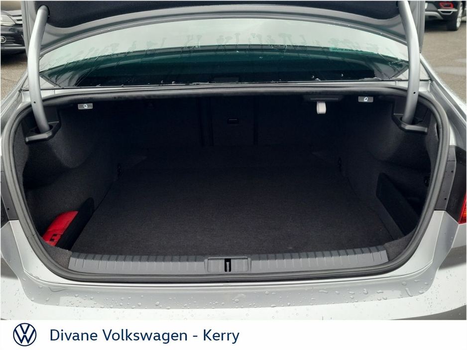 2018 Volkswagen Passat - image 10