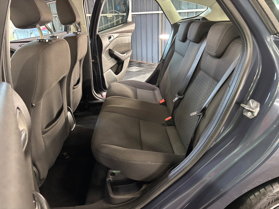 2014 Ford Focus - image 14
