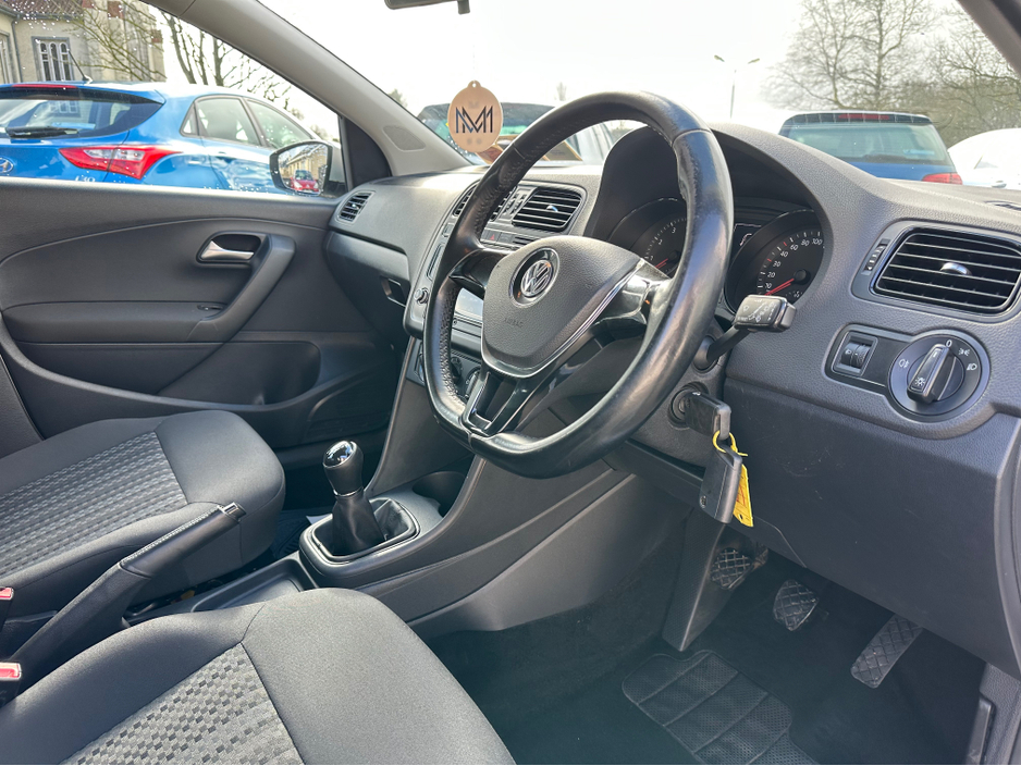 2015 Volkswagen Polo - image 14
