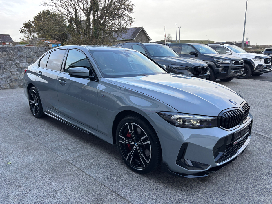 2025 BMW 3 Series - image 5