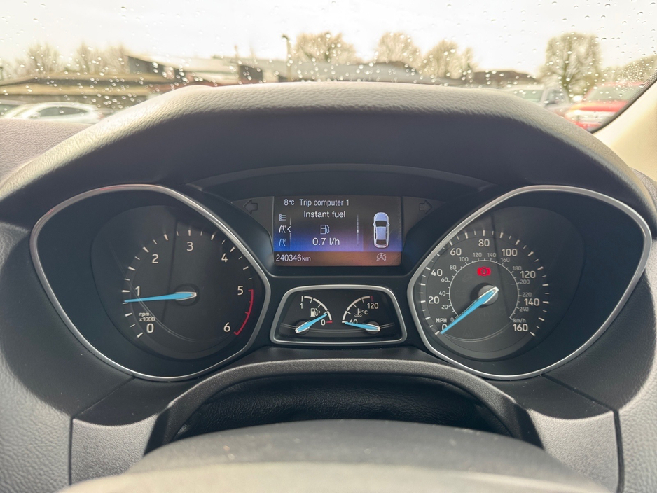 2016 Ford Focus - image 18