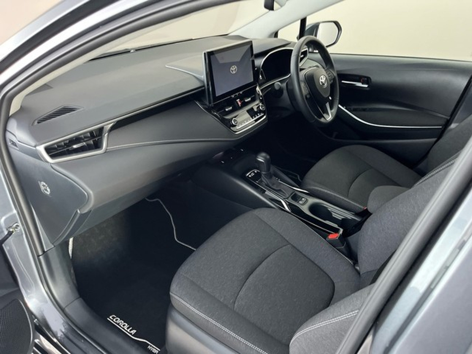 2025 Toyota Corolla LunaSport Hybrid €33,950