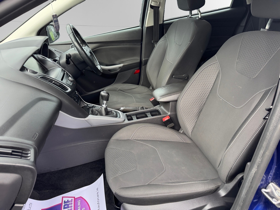 2016 Ford Focus - image 11