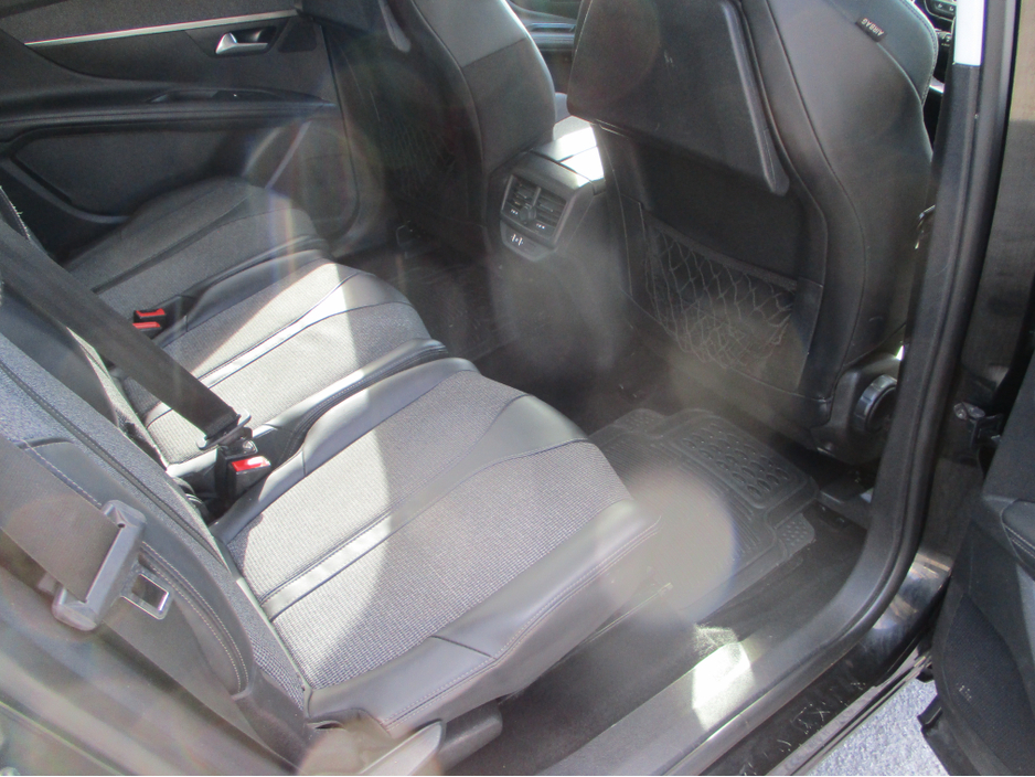 2018 Peugeot 5008 - image 15