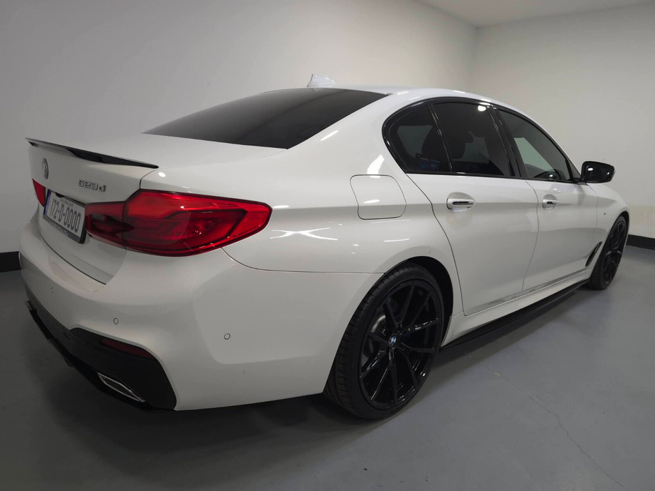 2017 BMW 5 Series - image 8