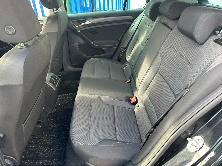 2018 Volkswagen Golf - image 15