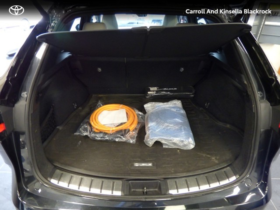 2023 Lexus NX 450 h+ - image 7