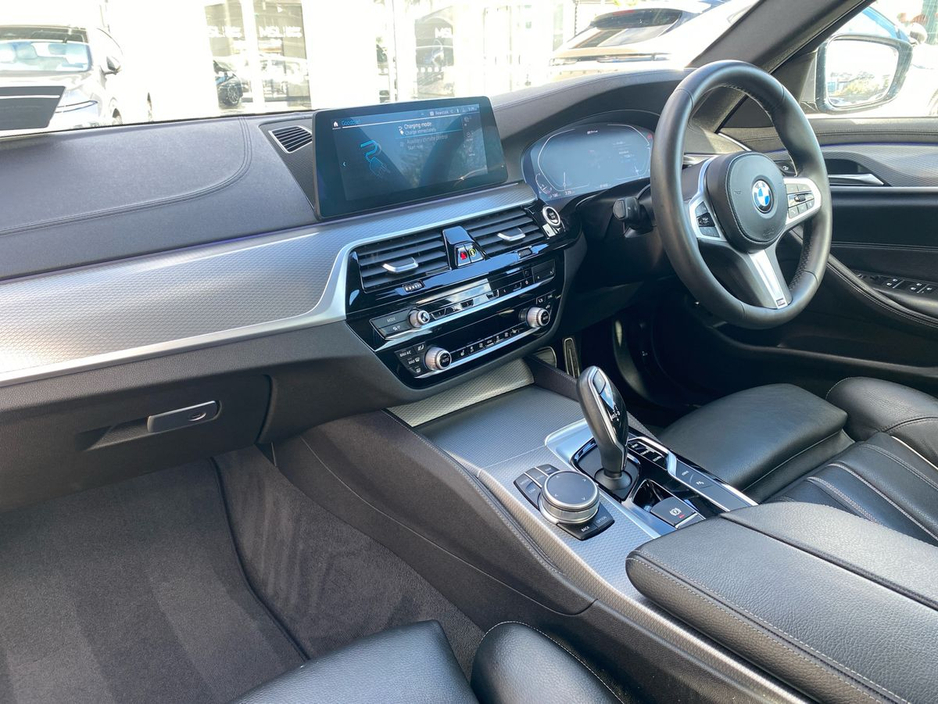 2020 BMW 5 Series - image 12