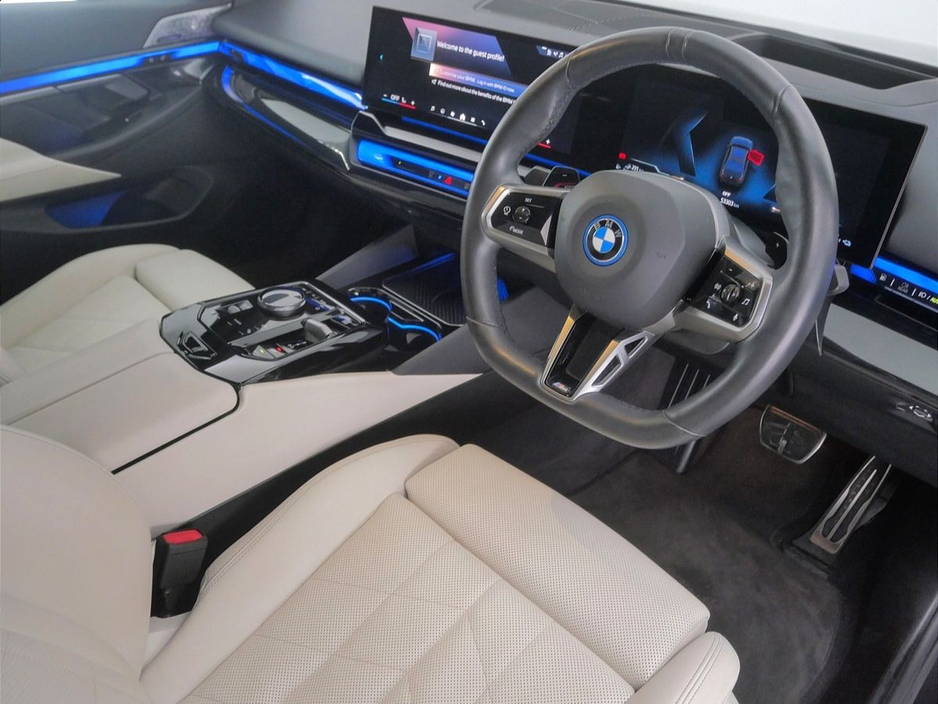 2024 BMW 5 Series - image 6