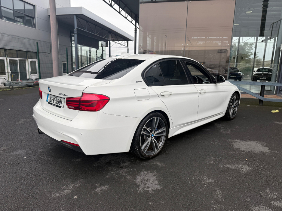 2016 BMW 3 Series - image 12