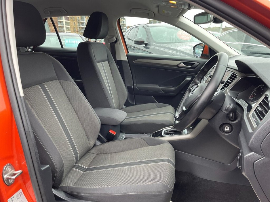 2020 Volkswagen T-Roc - image 30