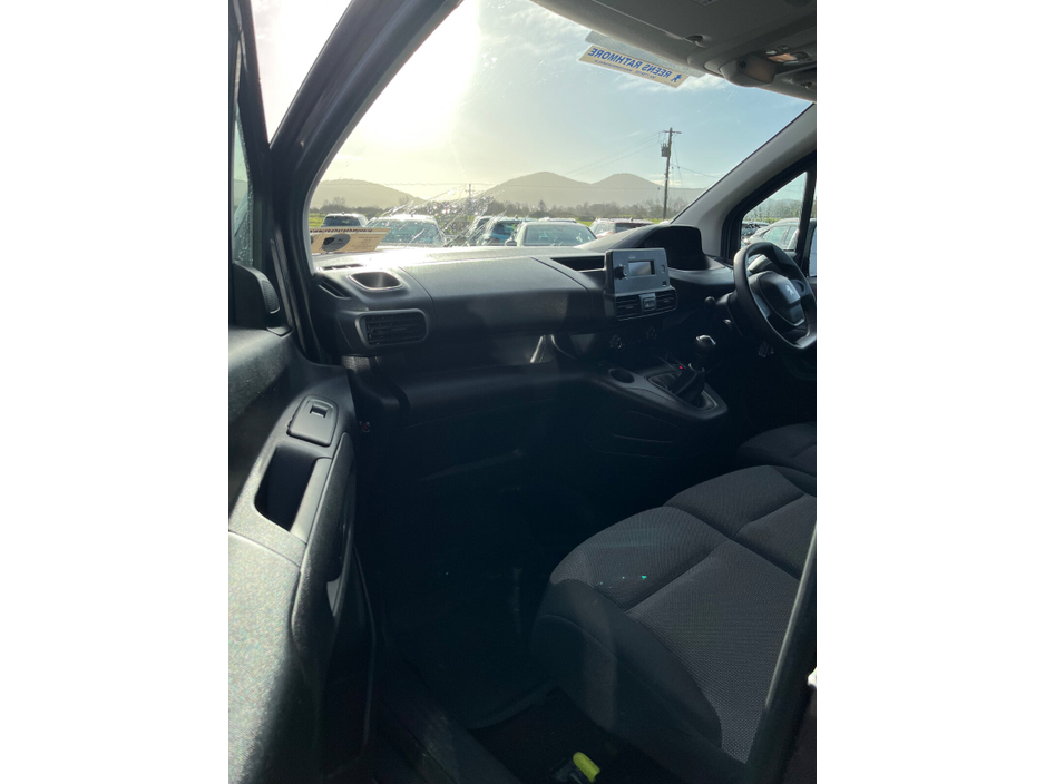 2021 Peugeot Partner 