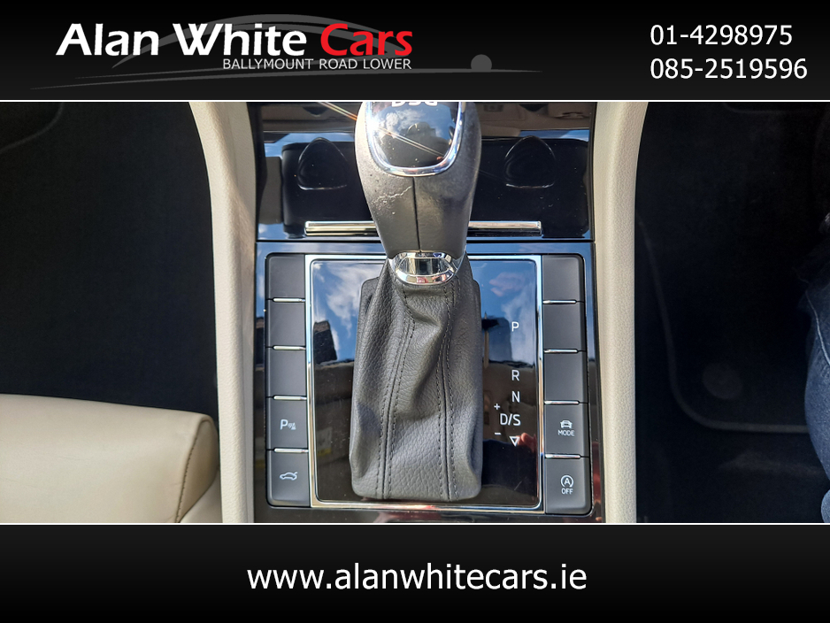 2022 Skoda Superb - image 25