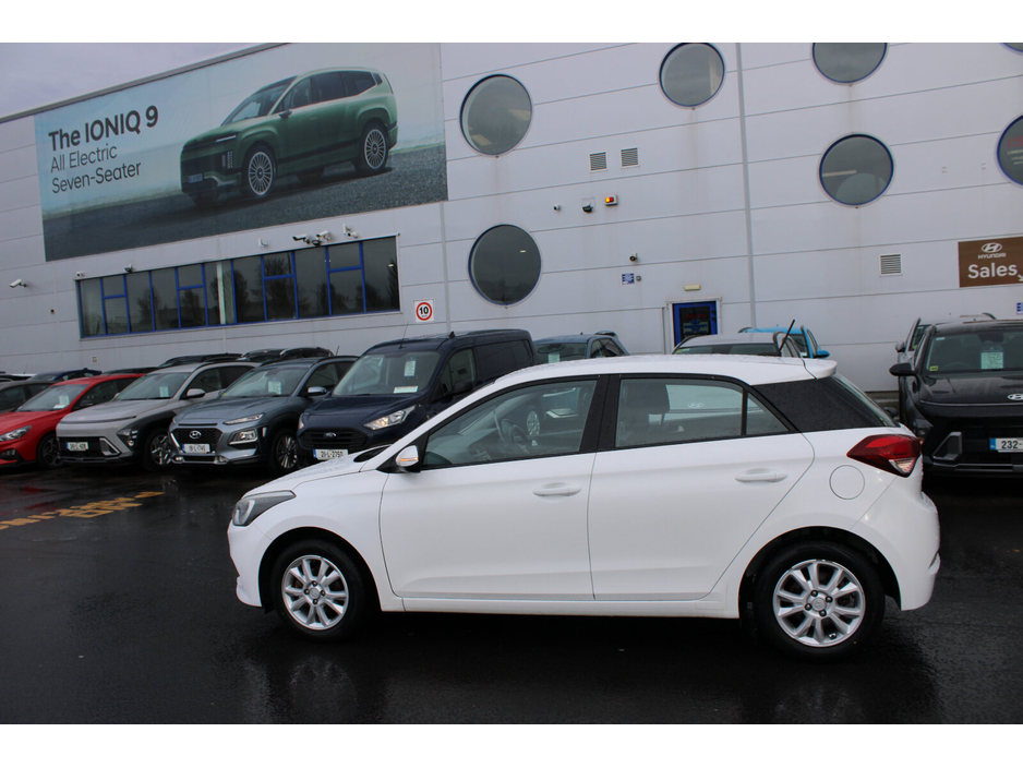 2017 Hyundai i20 - image 2