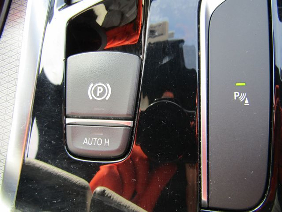 2018 BMW 5 Series - image 37