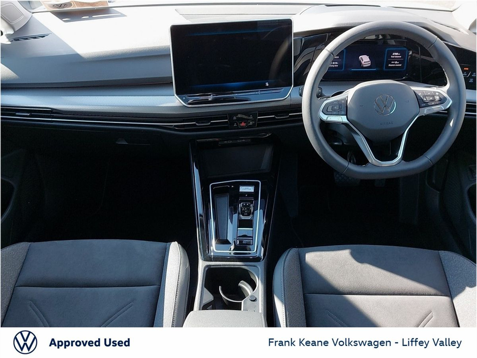 2025 Volkswagen Golf - image 2