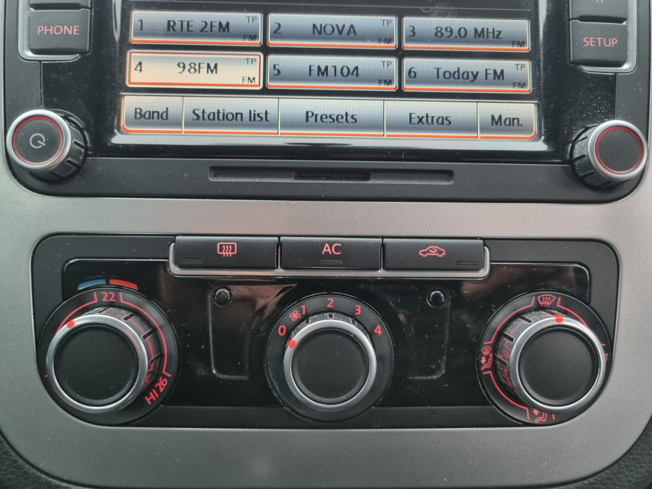 2010 Volkswagen Scirocco - image 11