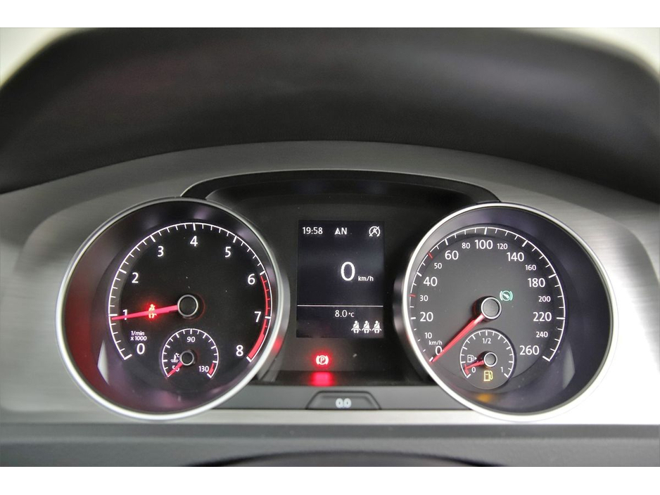 2016 Volkswagen Golf - image 18