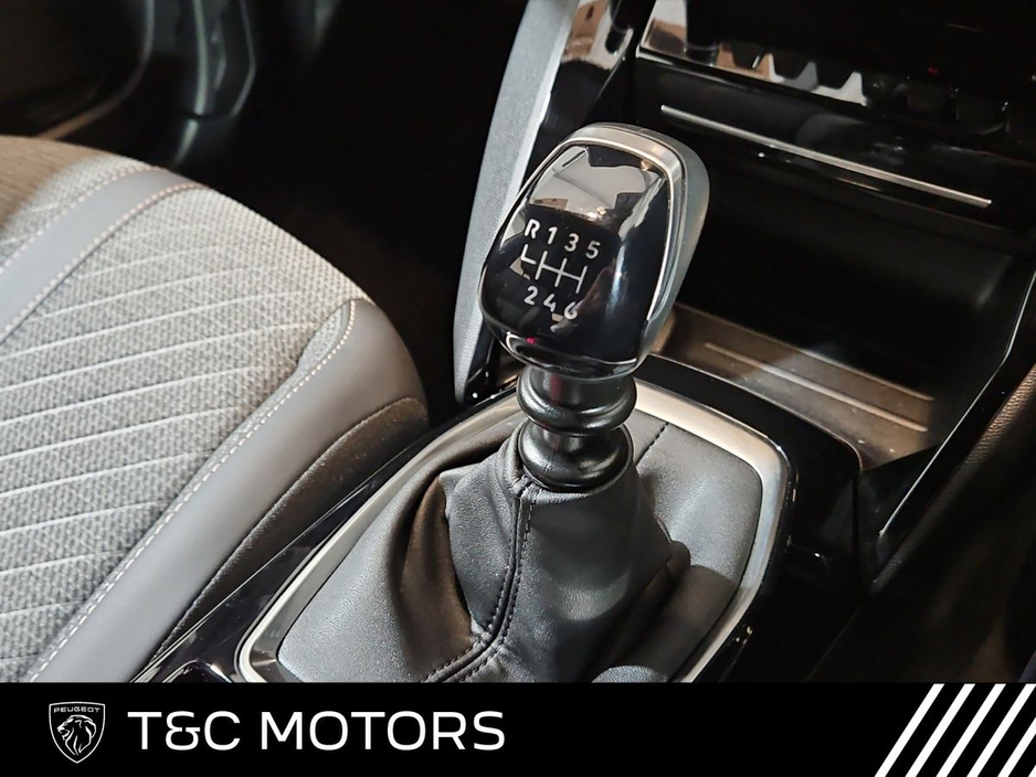 2025 Peugeot 2008 Allure Model Front + Rear Parking Sensors & Rear Camera, Bluetooth with Apple Carplay/Android Auto, Privacy Glass, Cruise Control €30,995