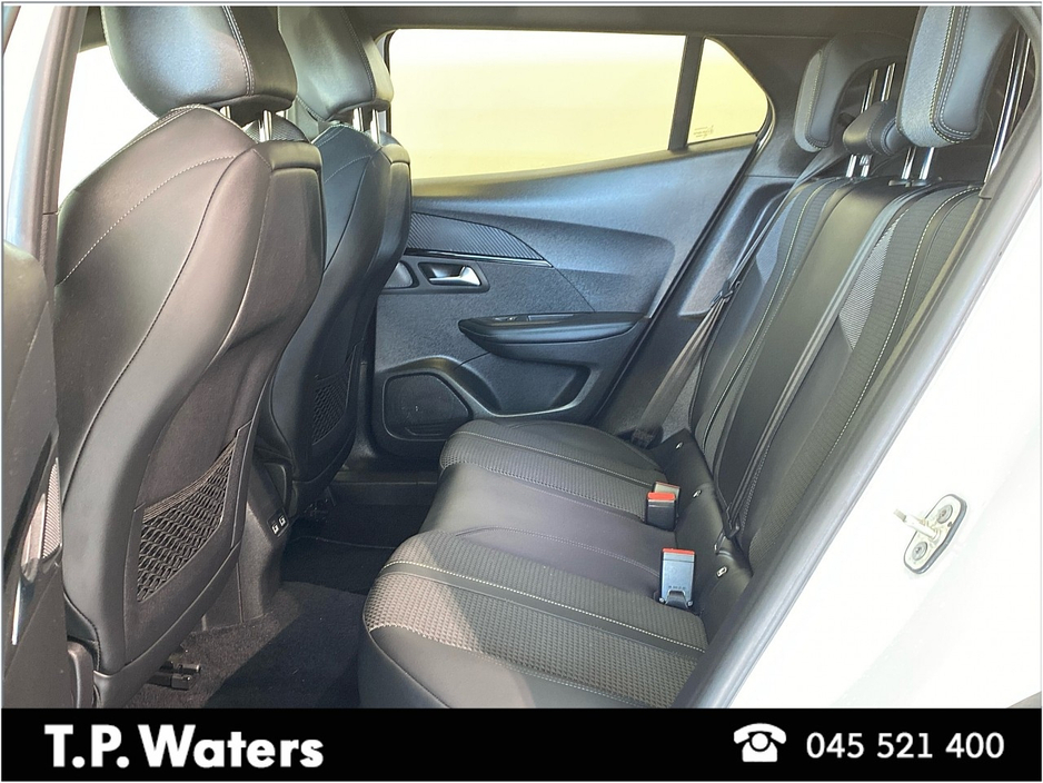 2021 Peugeot 2008 - image 8