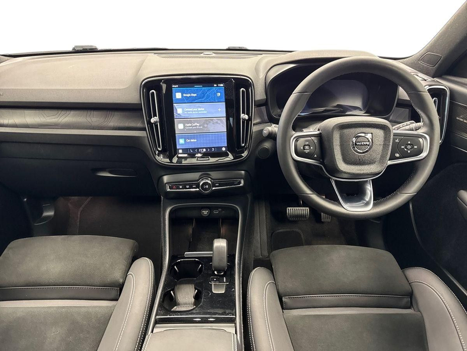 2023 Volvo XC40 - image 8