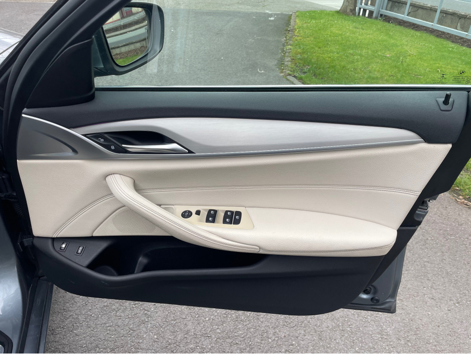 2018 BMW 5 Series - image 14