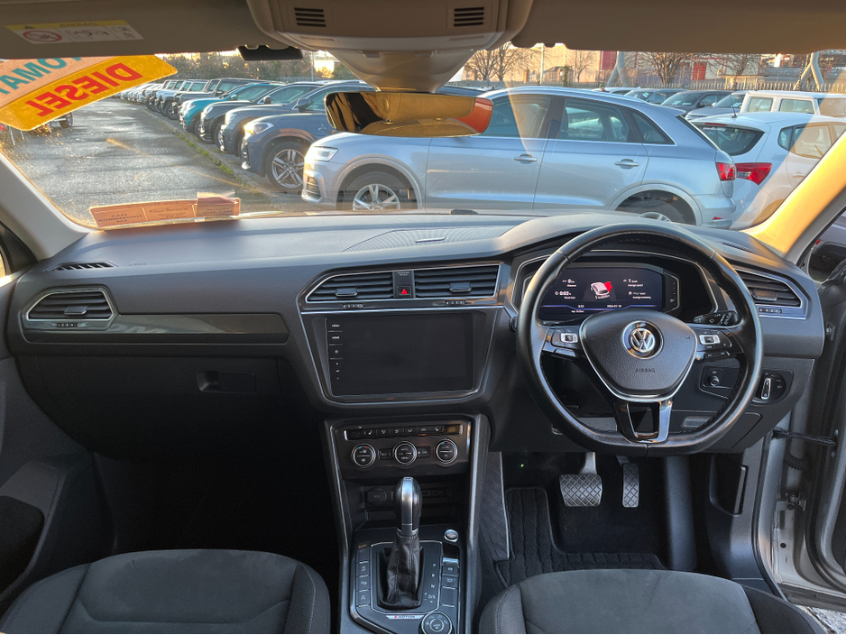 2019 Volkswagen Tiguan HIGHLINE 4MOTION AUTOMATIC 2.0 DIESEL //HIGH SPEC//360 PARKING CAMERAS//FRONT AND REAR HEATED SEATS//POWER TAILGATE//HEAD UP DISPLAY//